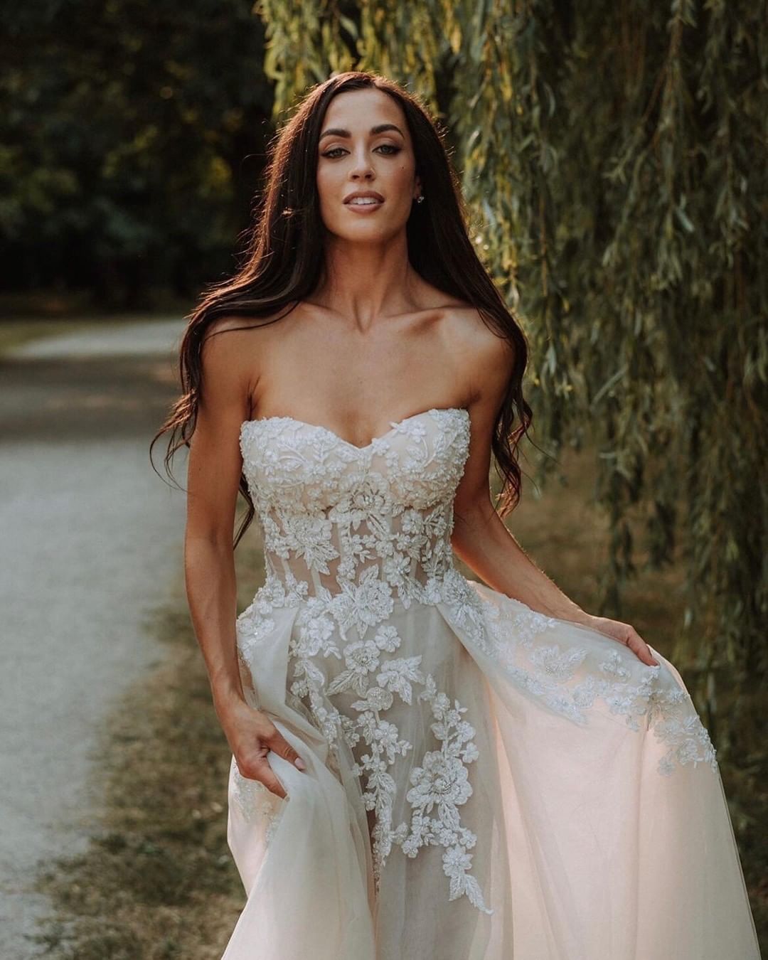 Strapless Sweetheart A-Line Court Train Appliques Lace Beach Wedding Dresses