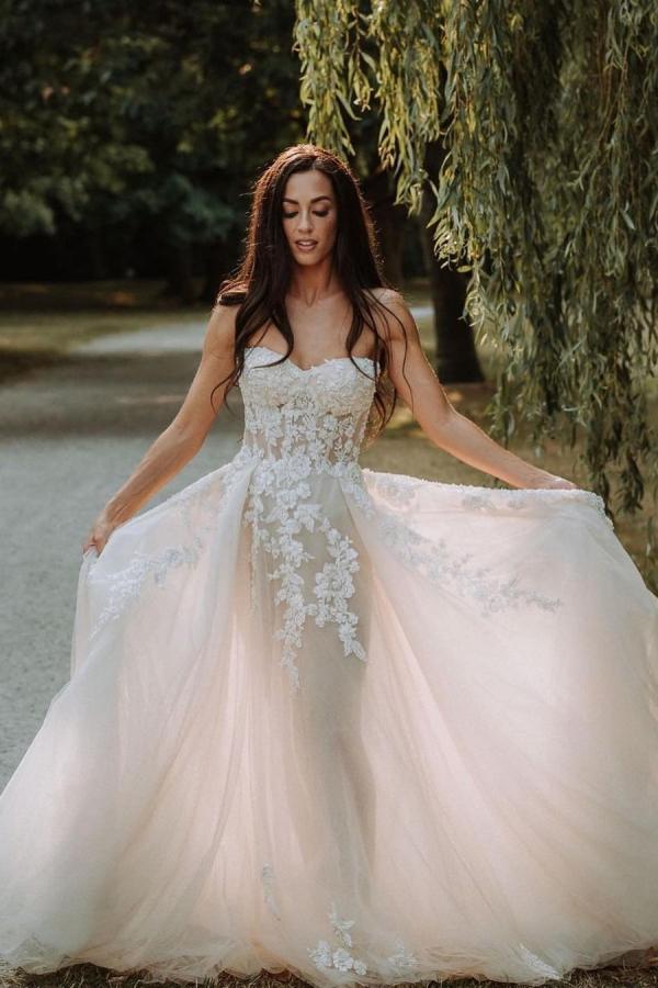 Strapless Sweetheart A-Line Court Train Appliques Lace Beach Wedding Dresses