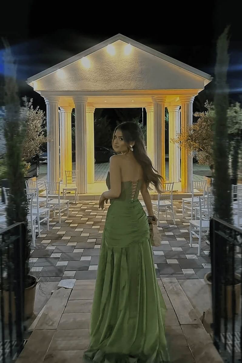 Strapless V Neck Sleeveless Long Evening Formal Dress With Pleated Ruffle