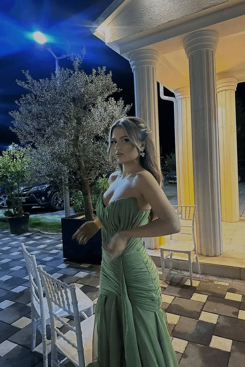 Strapless V Neck Sleeveless Long Evening Formal Dress With Pleated Ruffle