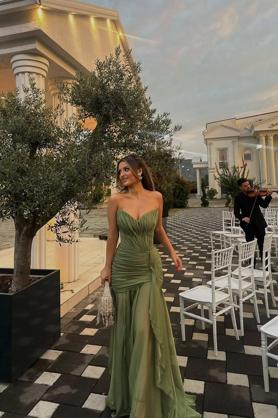 Strapless V Neck Sleeveless Long Evening Formal Dress With Pleated Ruffle