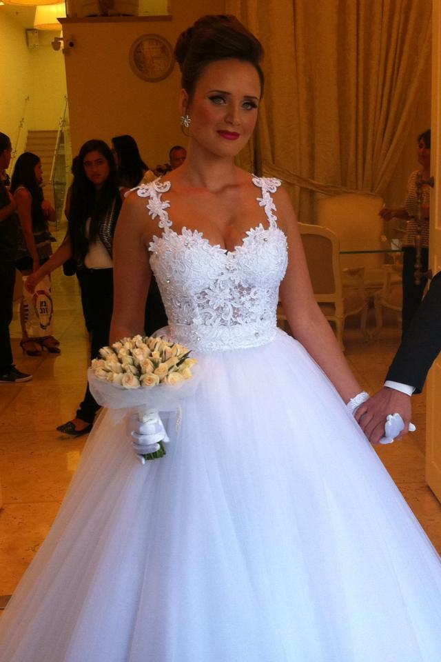 Straps Lace Top Puffy Tulle Wedding Dress Ball Gown Sleeveless Bridal Gowns