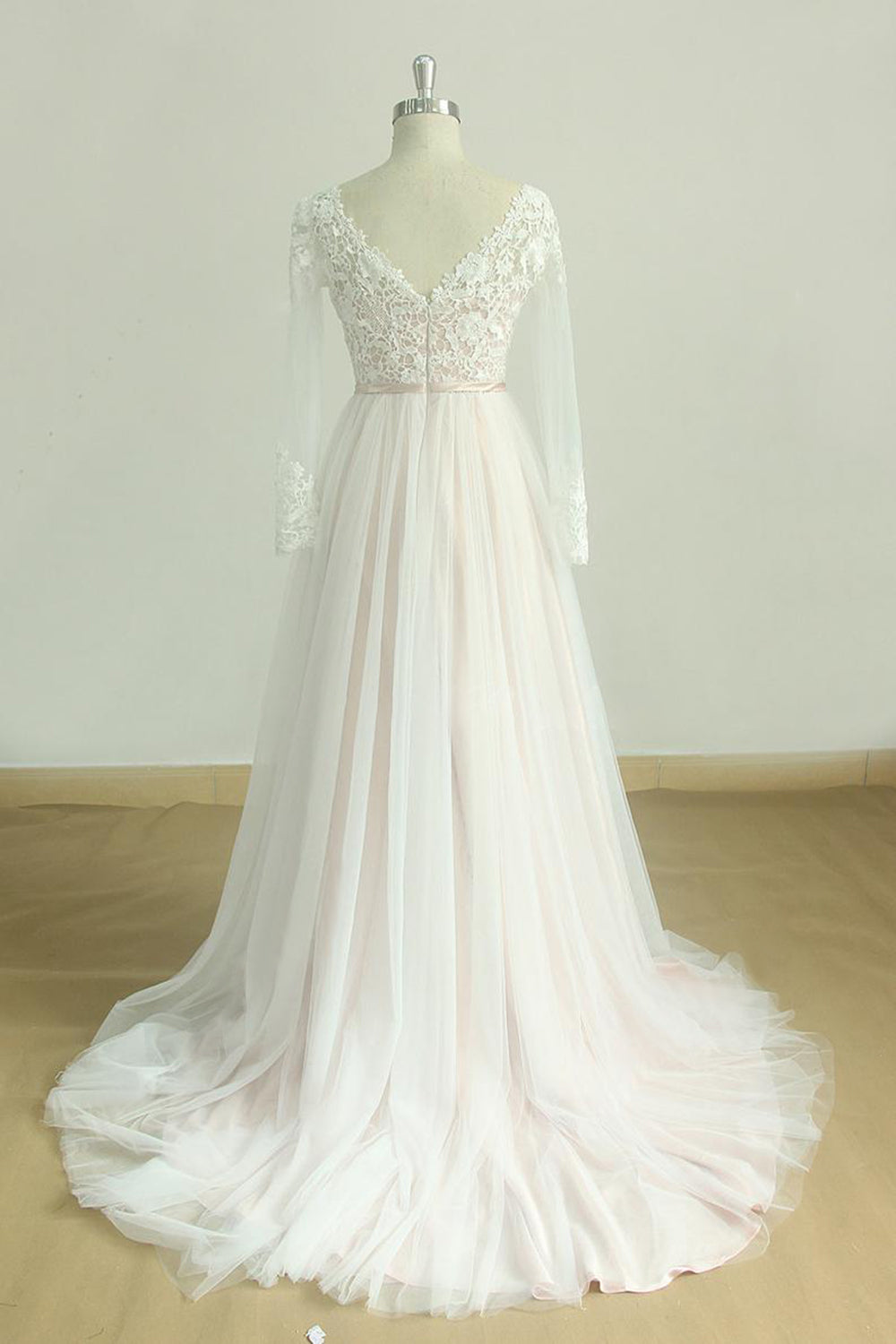 Stylish Longsleeves V-neck Tulle Wedding Dress | White Appliques A-line Bridal Gowns