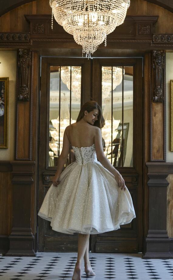 Stylish Off-the-Shoulder Lace Appliques Short Beach Wedding Dress Glitter Sequins Dress for Bride
