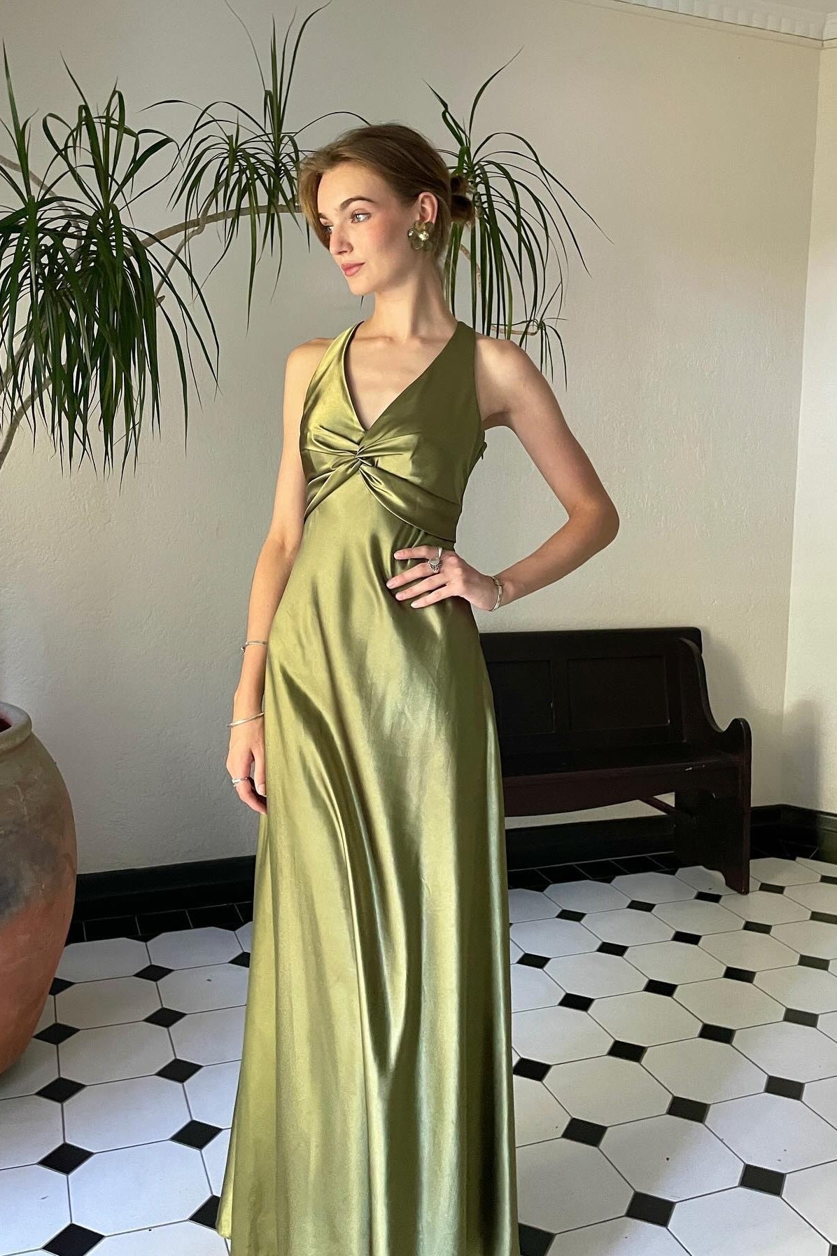 Suzhoufashion Stylish Sheath V Neck Green Long Party Dress With Open Back Bowknot Formal Evening Gown