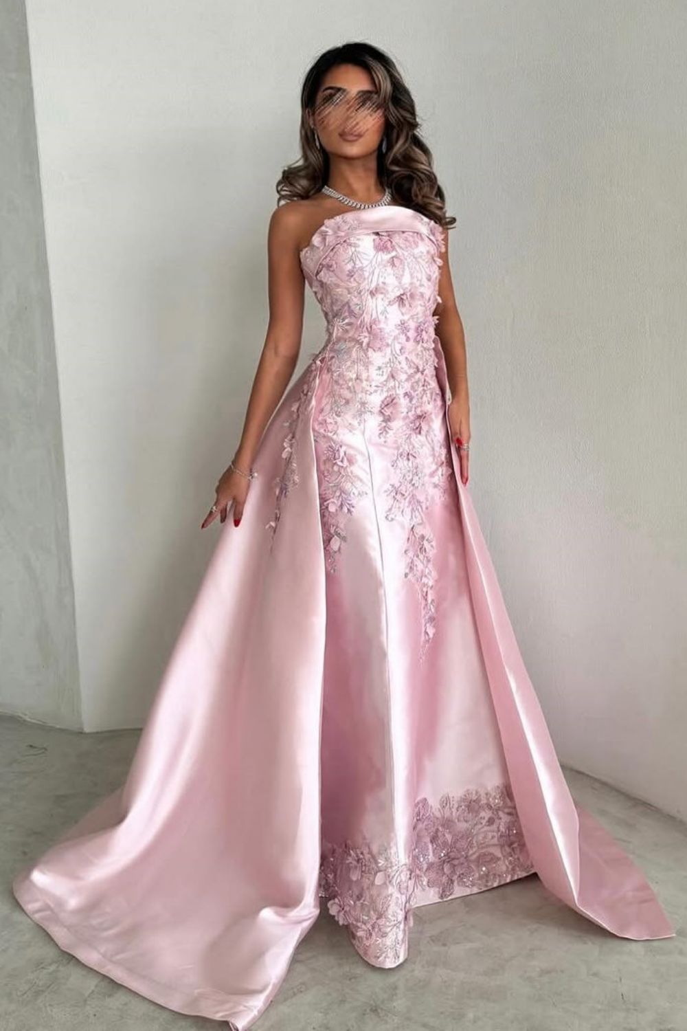Suzhoufashion Luxurious A-Line Strapless Satin Pink Party Dress With Court Train Appliques Formal Evening Gown