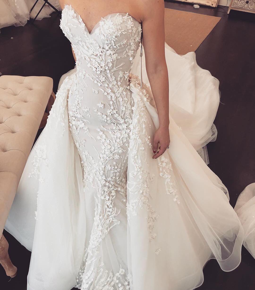 Sweetheart Lace Appliques Overskirt Wedding Dresses | Tulle Chapel Train Sexy Bridal Gowns