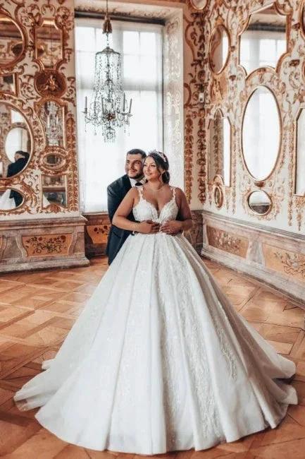 Sweetheart Luxury Ball Gown Stain Wedding Dress with Appliques (ZD15718)