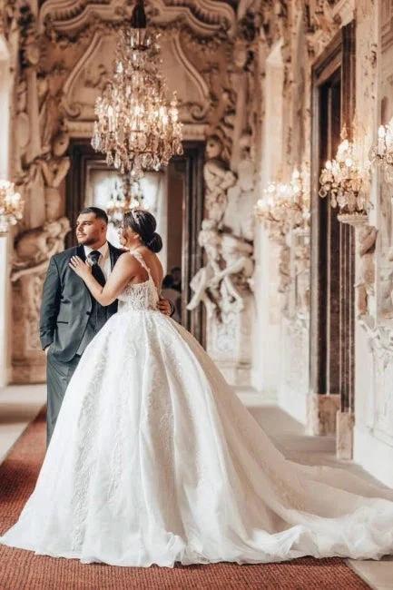 Sweetheart Luxury Ball Gown Stain Wedding Dress with Appliques (ZD15718)