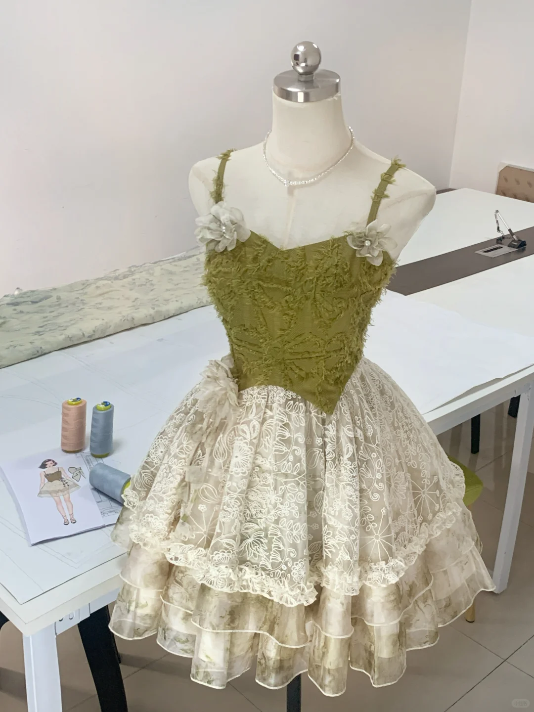 Unique Spaghetti Strap Olive Green Lace A Line Homecoming Dress Short Prom Dress