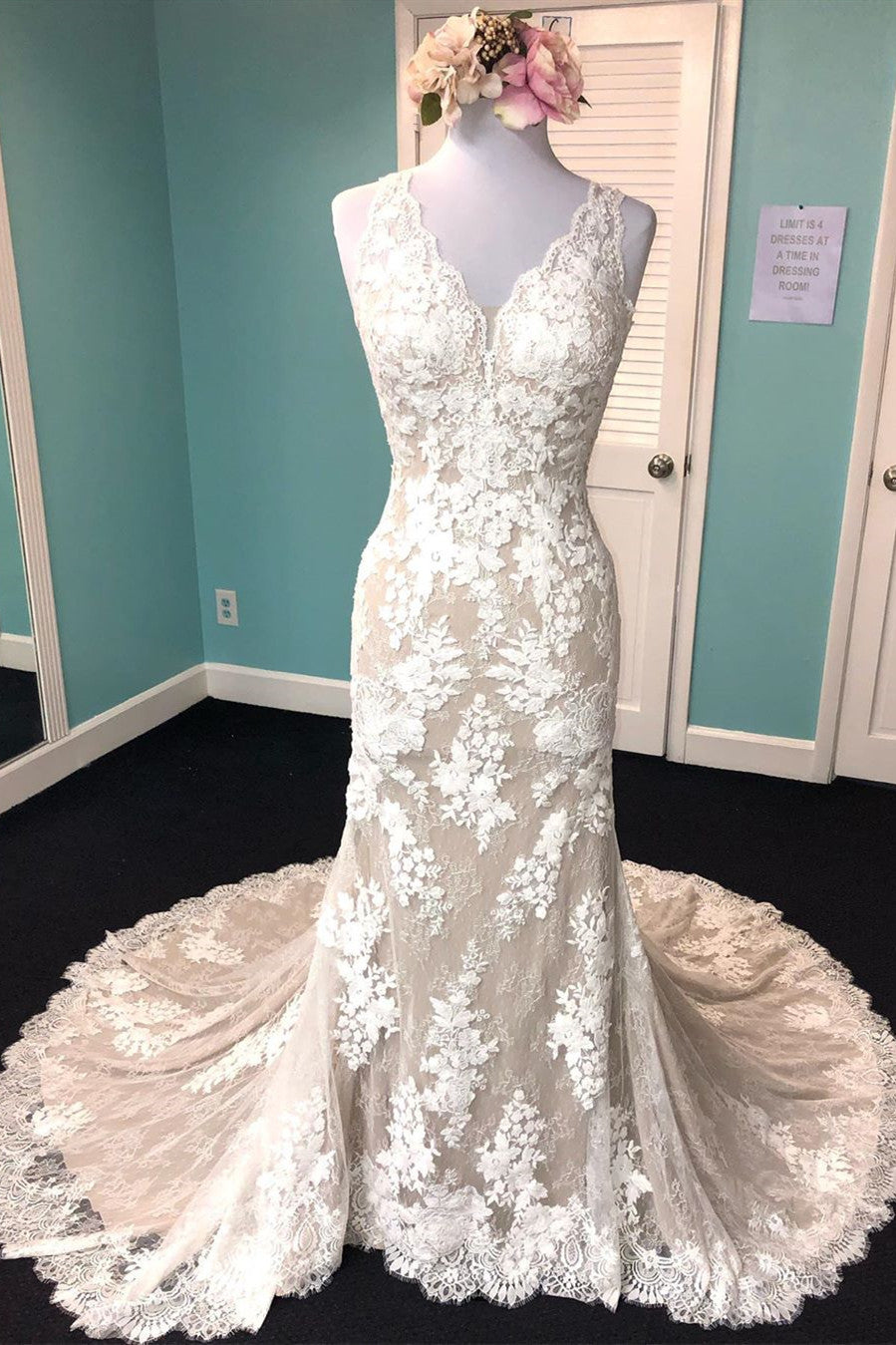 V-neck Mermaid Appliques Sleeveless Marvelous Lace Beach Wedding Dresses