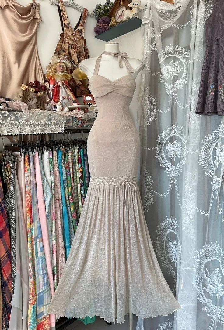 Simple Champagne Chiffon Mermaid Evening Dress Halter Prom Gown - VelvetHem