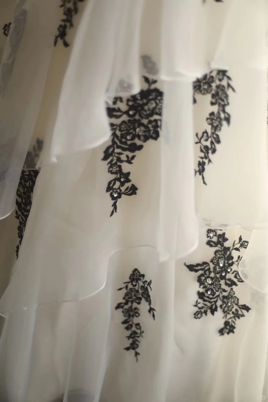 Elegant White Tulle Lace Appliques Formal Wedding Dress
