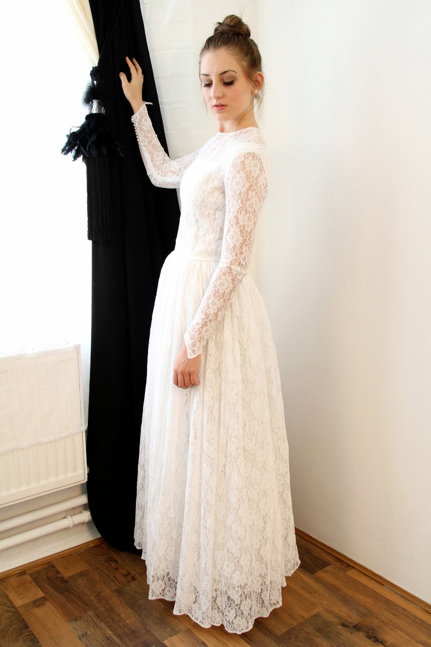 Vintage A-Line Lace Floor Length Beach Wedding Dress Elegant Simple White Long Sleeve Bridal Gowns