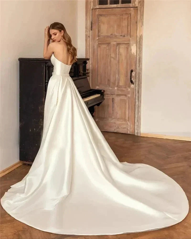 Vintage Spaghetti Straps Wedding Dresses V Neck Sexy Ball Gowns A Line Smooth Pleat Satin Long Court Train Formal Bridal Party (ZD14086)