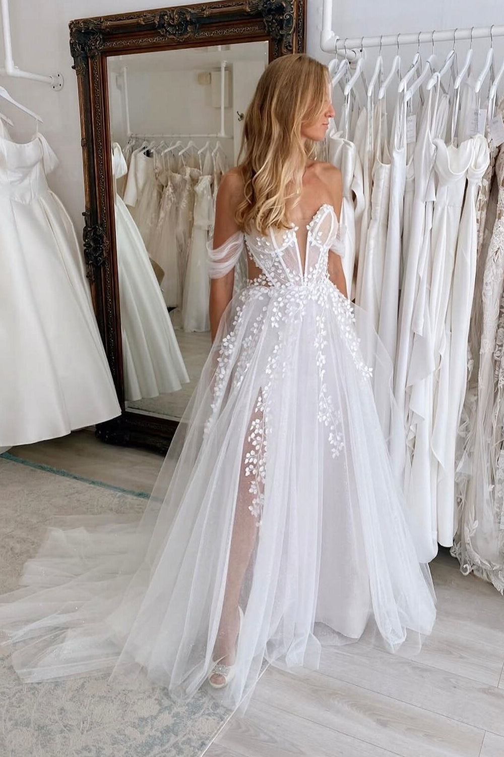 White Beach Wedding Dress A Line V Neck Off The Shoulder Sleeveless Sweep Train Tulle Bridal Gown With Appliques