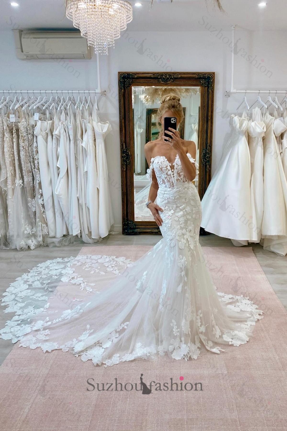 White Beach Wedding Dress Lace Mermaid V Neck Spaghetti Strap Sequined Sleeveless Cathedral Train Tulle Bridal Gown With Appliques