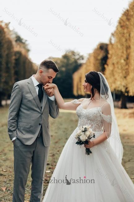 White Beach Wedding Dress Sweetheart Spaghetti Strap Off The Shoulder Sleeveless Lace Ball Gown Long Tulle Bridal Gown With Appliques