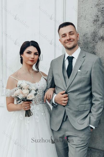 White Beach Wedding Dress Sweetheart Spaghetti Strap Off The Shoulder Sleeveless Lace Ball Gown Long Tulle Bridal Gown With Appliques
