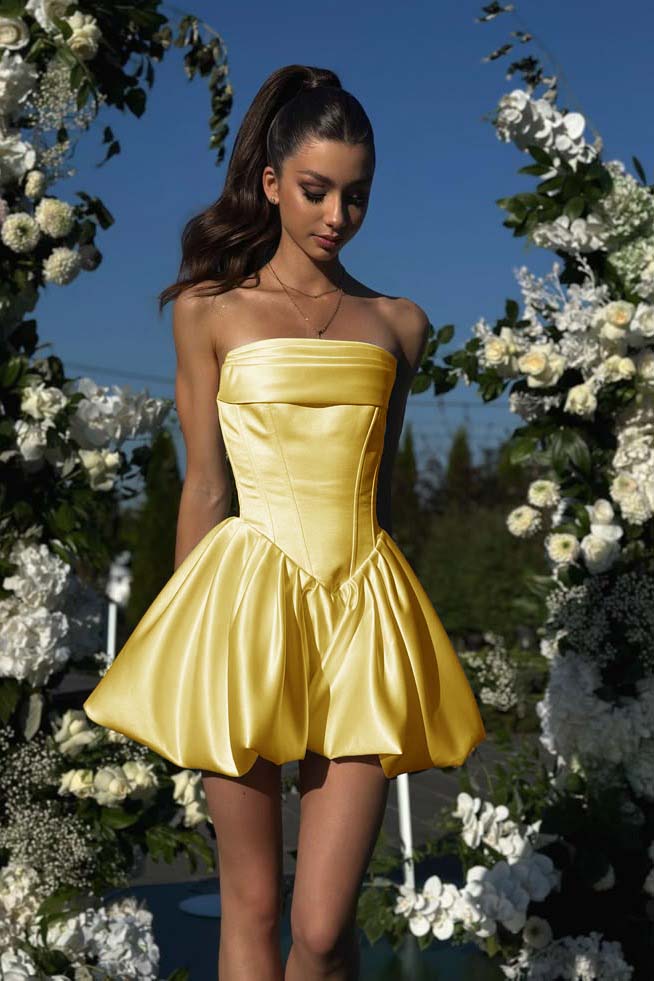 White Strapless Sleeveless Short Homecoming Dress With Pleated