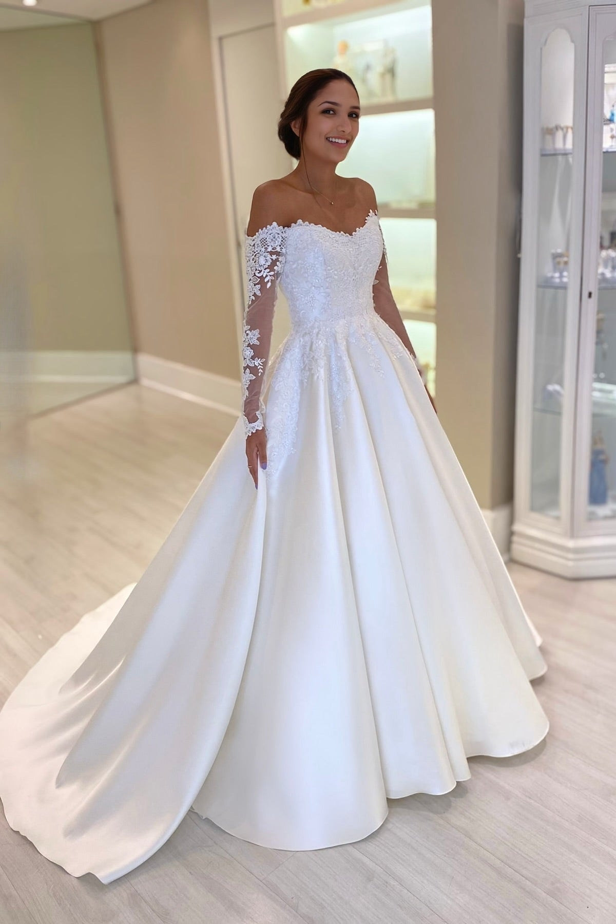 White Wedding Dress Ball Gown Off The Shoulder Lace Long Sleeves Chapel Train Satin Bridal Gown