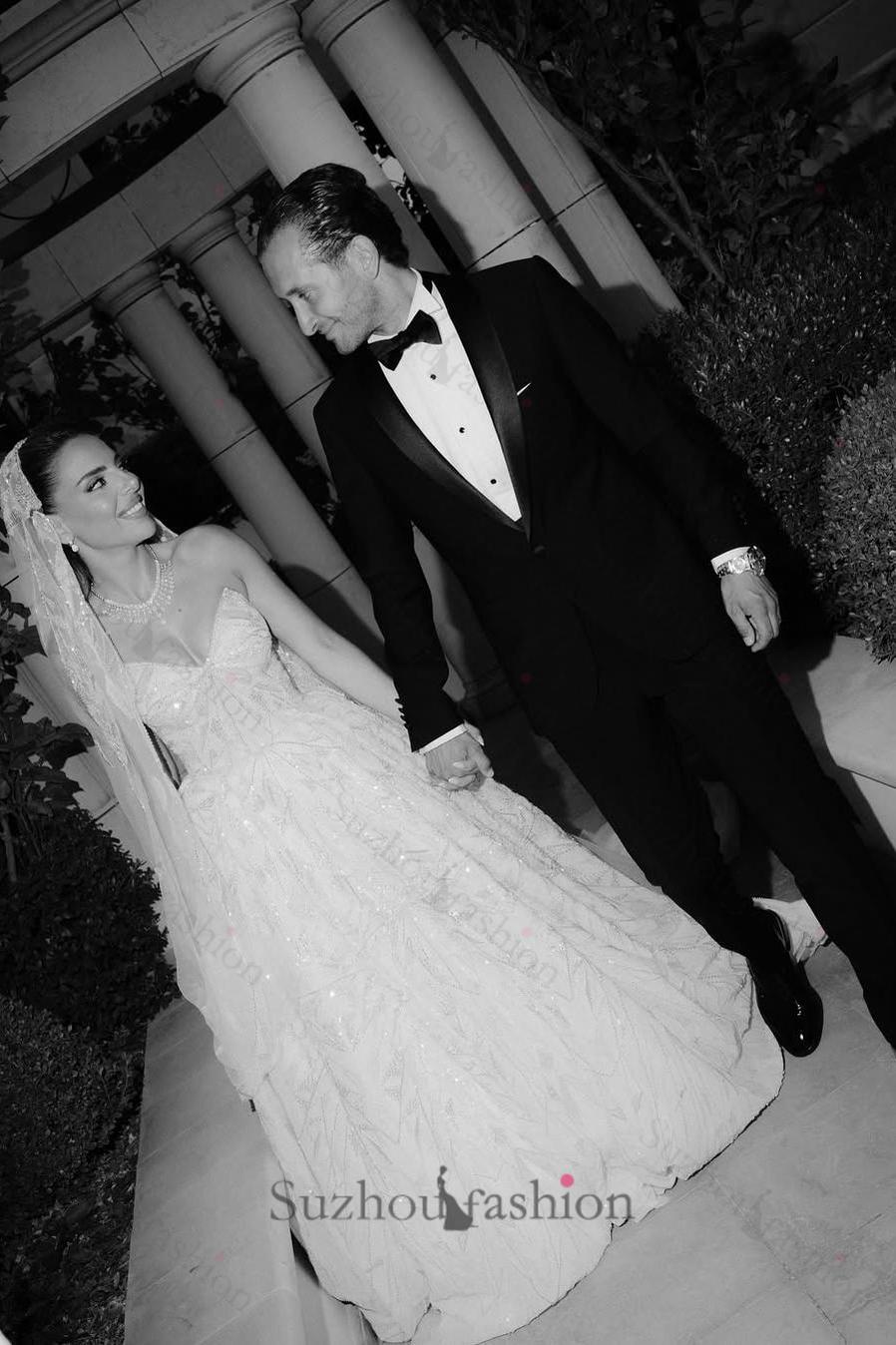 White Wedding Dress Ball Gown Sweetheart Sleeveless Sequined Chapel Train Tulle Bridal Gown