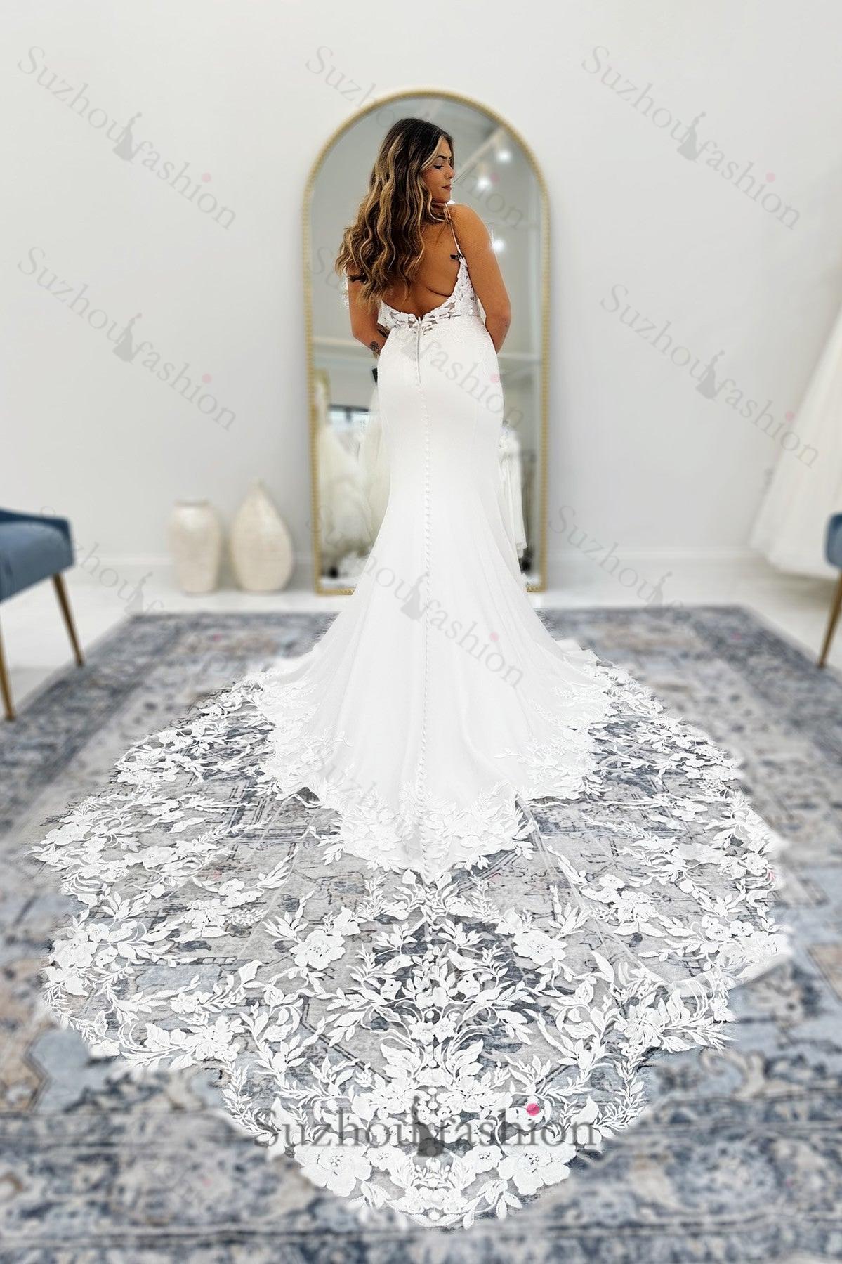 White Wedding Dress Mermaid Spaghetti Straps Sleeveless Lace Chapel Train Satin Bridal Gown With Appliques