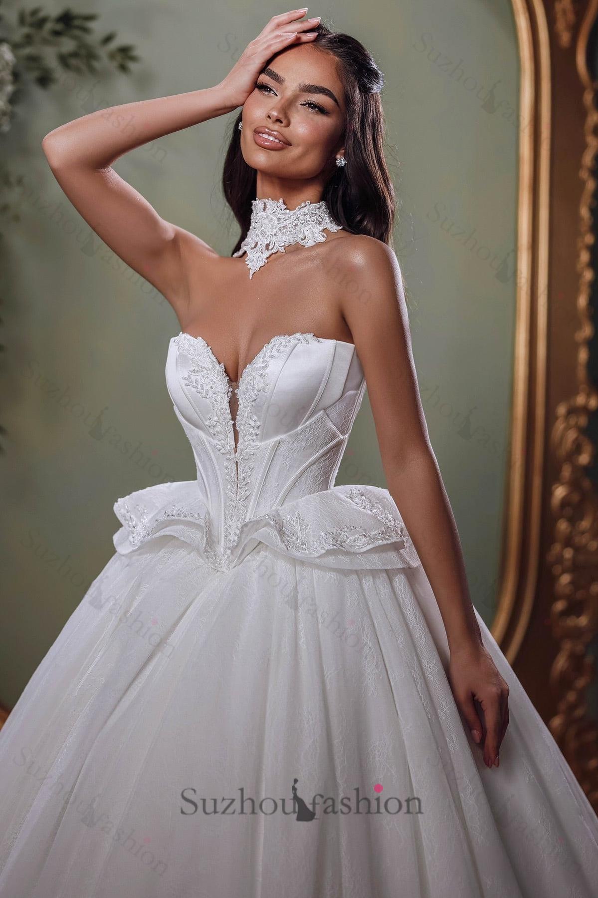 White Wedding Dress Sweetheart Sleeveless Beaded Ball Gown Chapel Train Lace Bridal Gown With Appliques