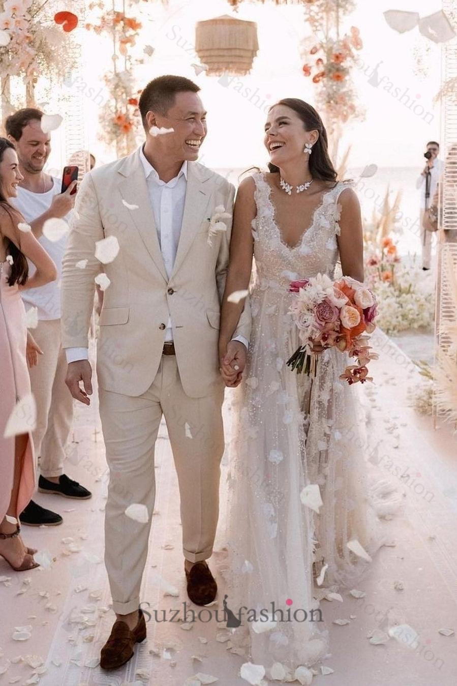 White Wedding Dress V Neck Lace A Line Spaghetti Strap Sequined Sleeveless Watteau Train Long Tulle Bridal Gown With Slit