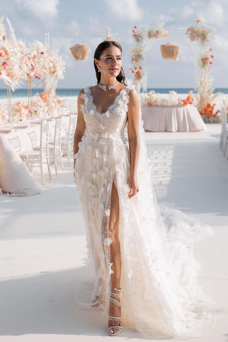 White Wedding Dress V Neck Lace A Line Spaghetti Strap Sequined Sleeveless Watteau Train Long Tulle Bridal Gown With Slit