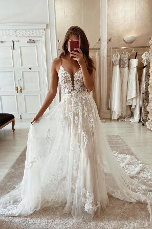 Wonderful Spaghetti Straps Appliques Tulle A-Line Beach Wedding Dresses