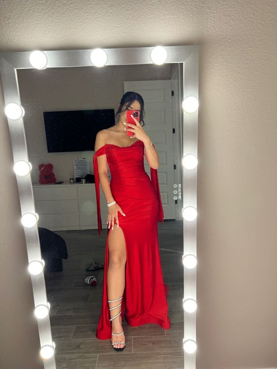 Red Elegant Off-the-shoulder Sleeveless Evening Dress - View 2 | VelvetHem