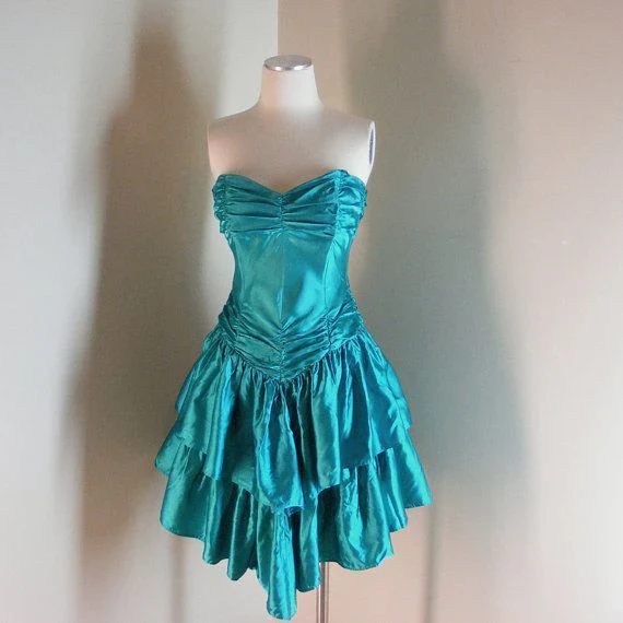 Elegant Sweetheart Blue Satin 17th Birthday Outfits Short Graduation Homecoming Dress