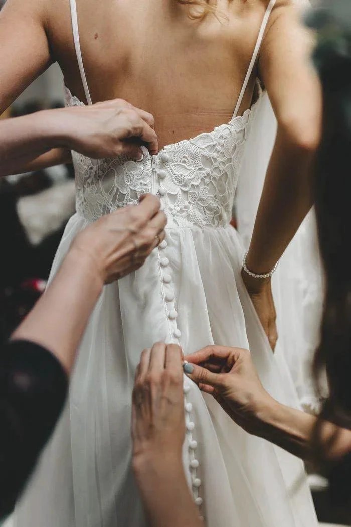 A-Line Spaghetti Straps Sleeveless Wedding Dress With Court Train (ZD16252)
