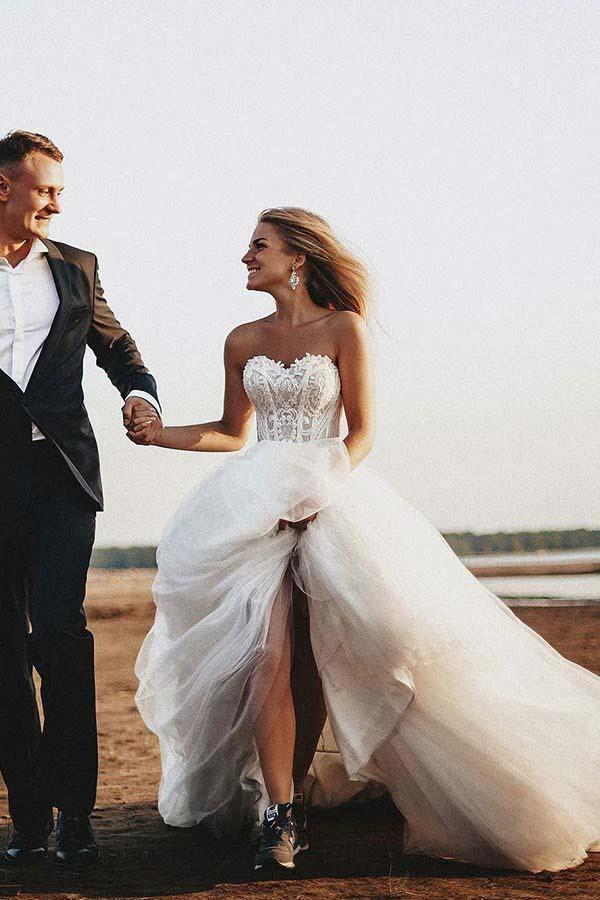 A-Line Sweetheart Court Train Tulle Wedding Dress with Appliques (ZD15385)