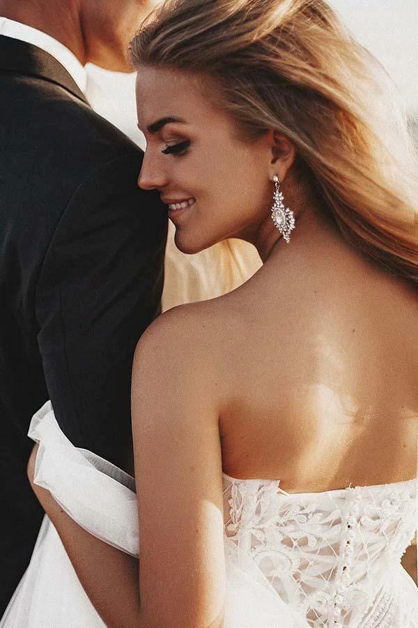 A-Line Sweetheart Court Train Tulle Wedding Dress with Appliques (ZD15385)