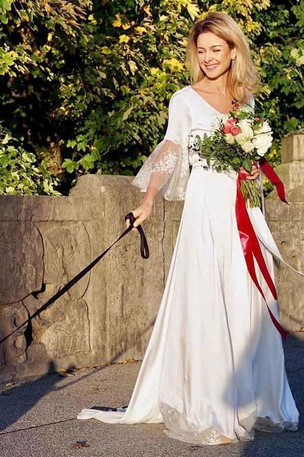 A-Line V-Neck Long Sleeves Satin Wedding Party Dress with Lace (ZD15393)