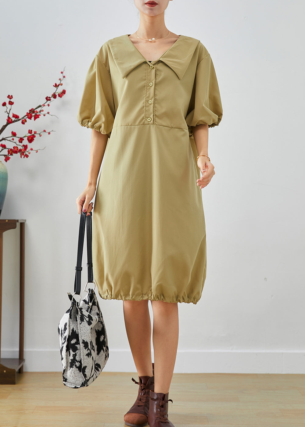 Beautifully Finished Dress in a Timeless Design