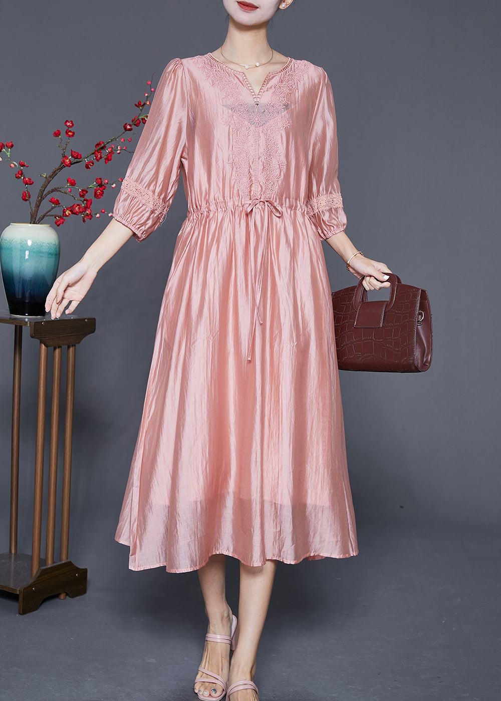 Beautifully Finished Dress in a Timeless Design