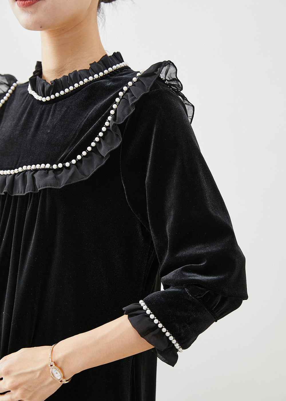 Beautifully Finished Dress in a Timeless Design