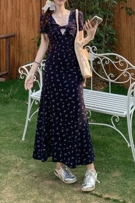 V-neck Waist-cinching Slim Floral Dress - View 2 | VelvetHem