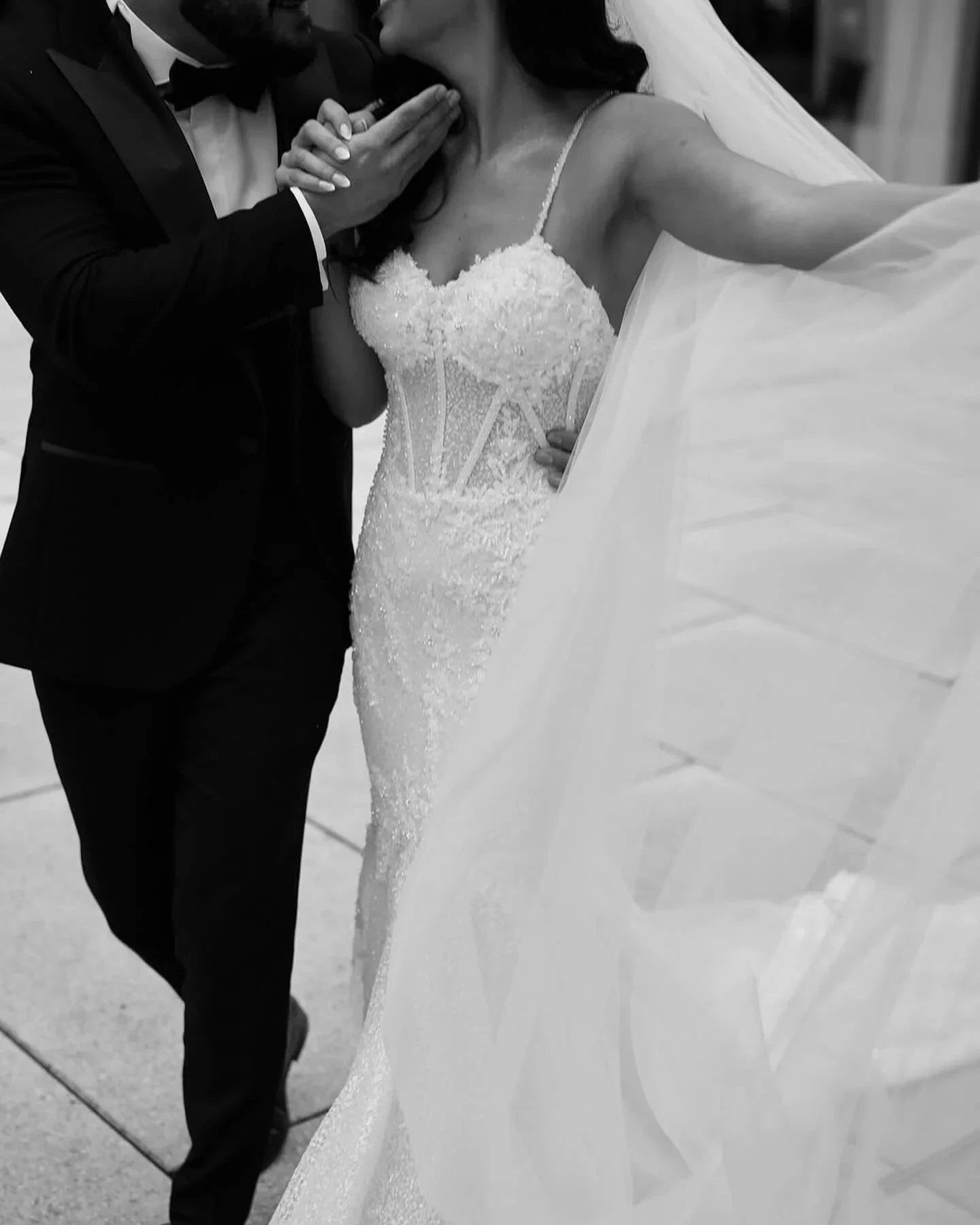 Amazing Mermaid Lace Spaghetti Straps Sleeveless White Long Wedding Dress With Appliques (ZD15540)