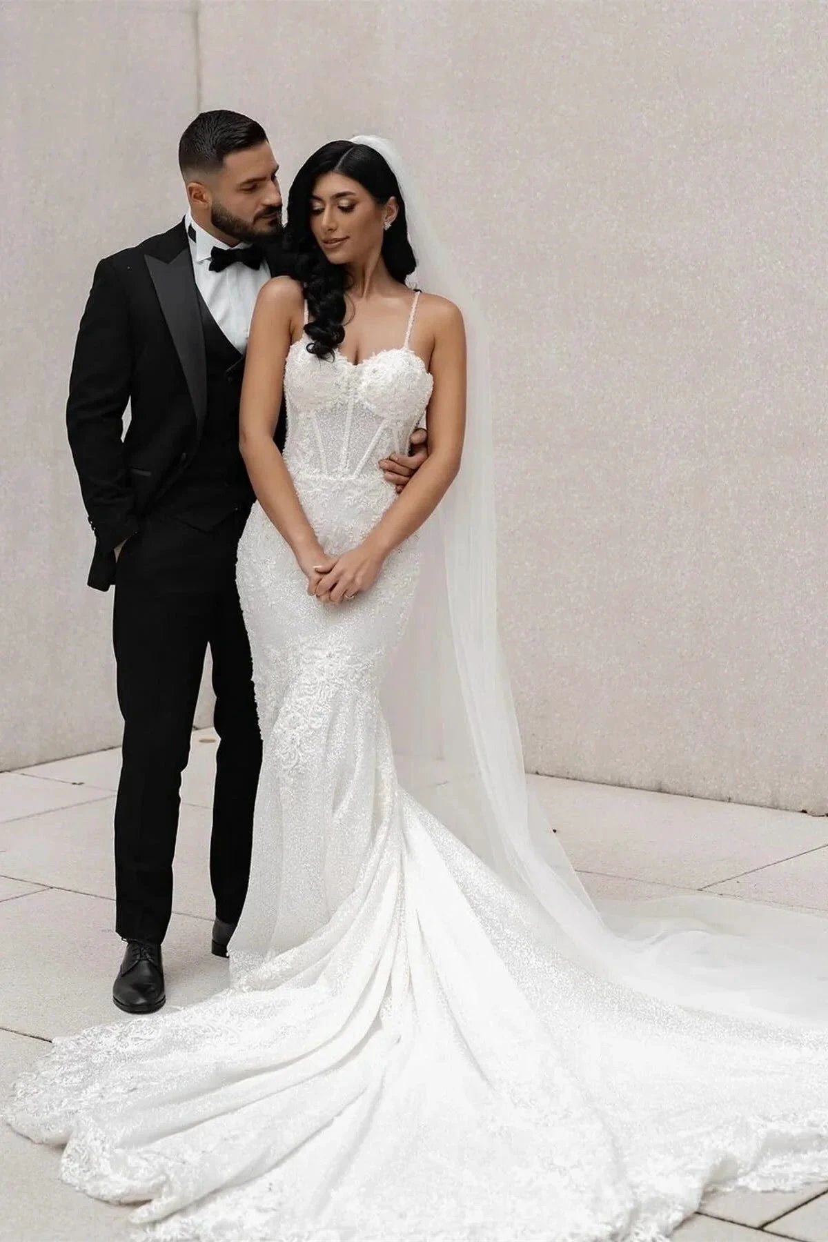 Amazing Mermaid Lace Spaghetti Straps Sleeveless White Long Wedding Dress With Appliques (ZD15540)