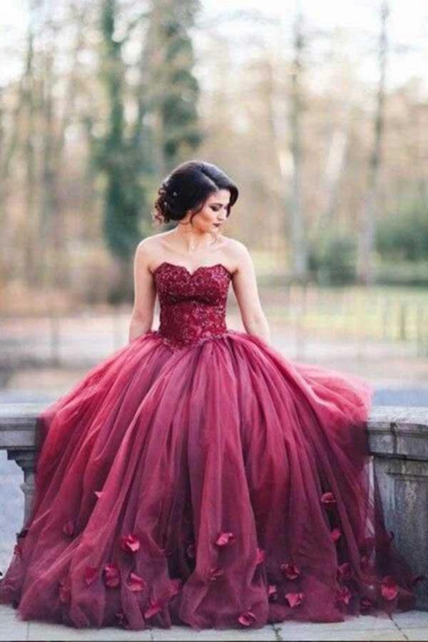Ball Gown Sweetheart Burgundy Tulle Wedding Dress with Handmade Flowers (ZD16062)