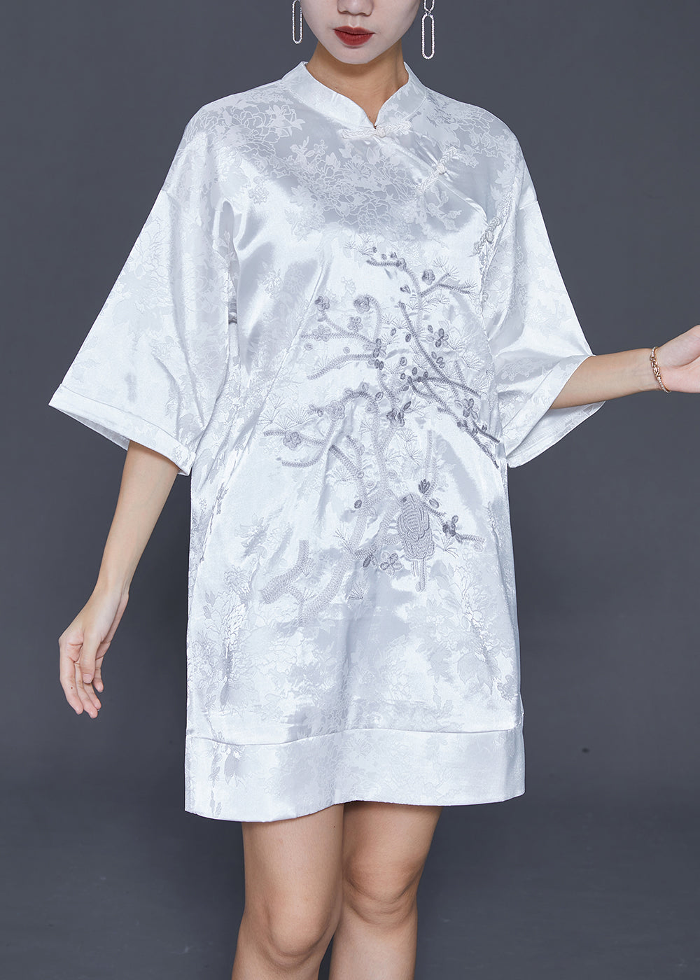 Beautifully Finished Dress in a Timeless Design