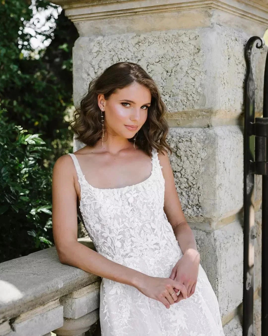 Beautiful A-Line Lace Scoop Sleeveless White Long Wedding Dress With Appliques (ZD15536)