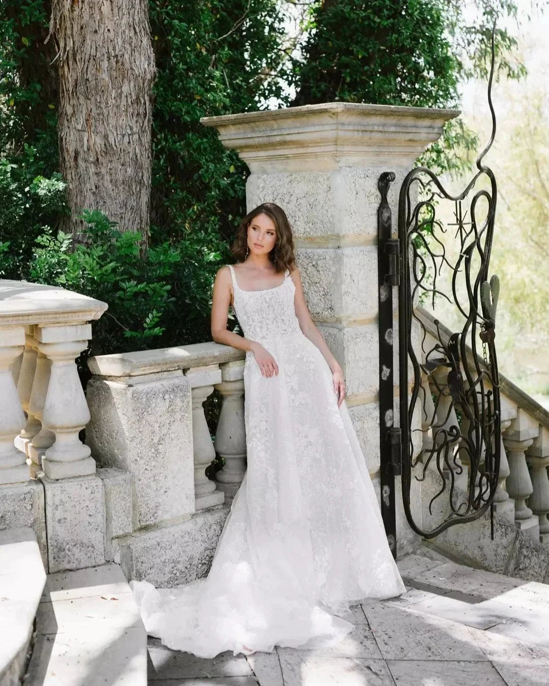 Beautiful A-Line Lace Scoop Sleeveless White Long Wedding Dress With Appliques (ZD15536)