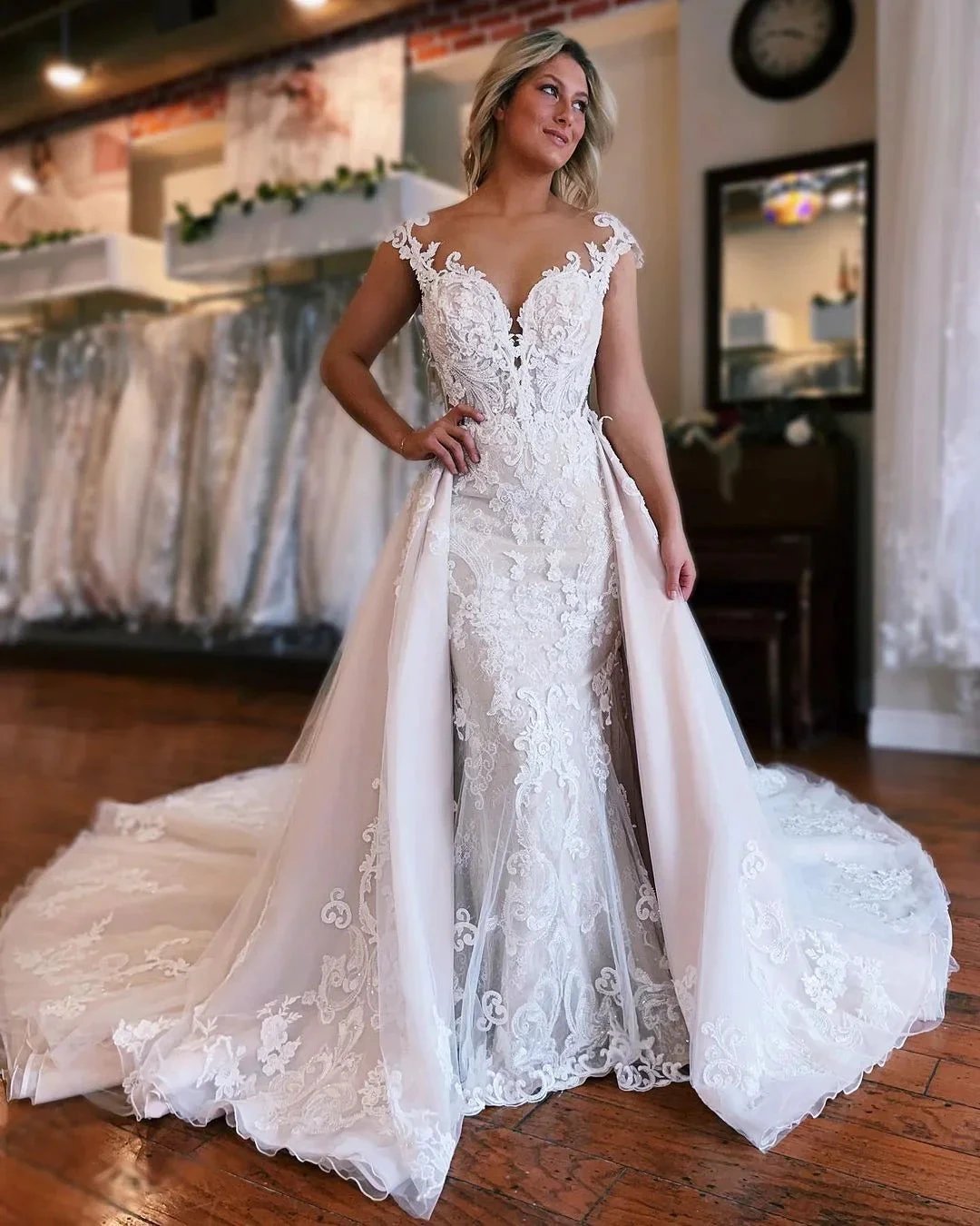 Beautiful Long Mermaid Lace Sleeveless Wedding Dress With Detachable Train (ZD15693)