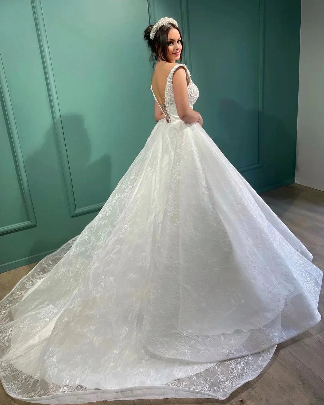 Beautiful Long White A-line V-neck Lace Sleeveless Wedding Dress (ZD14817)
