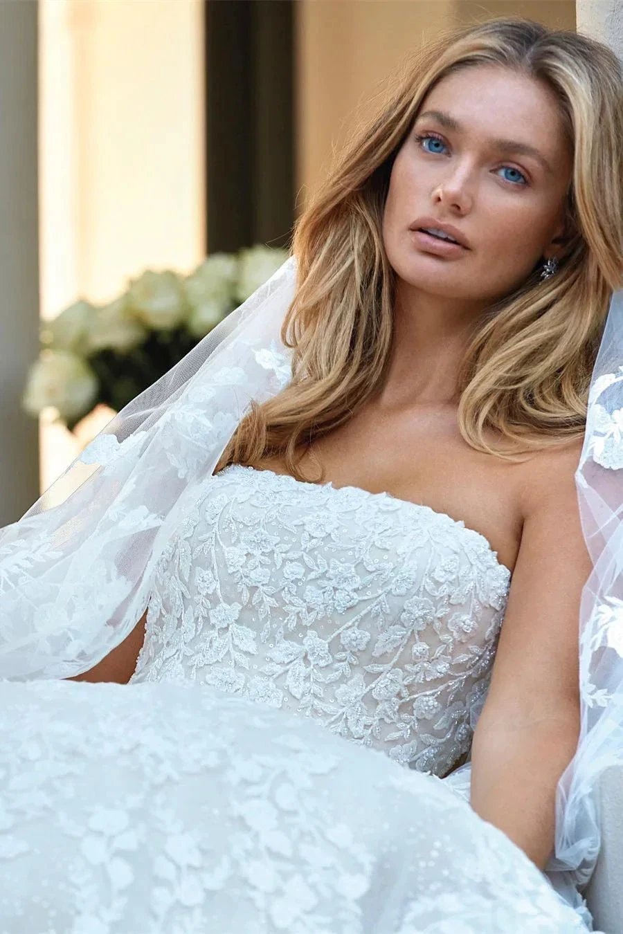 Beautiful Princess A-line Sleeveless Appliques Wedding Dress With Lace (ZD14582)